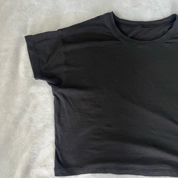 Lululemon Black Short Sleeve Top - Picture 2 of 4